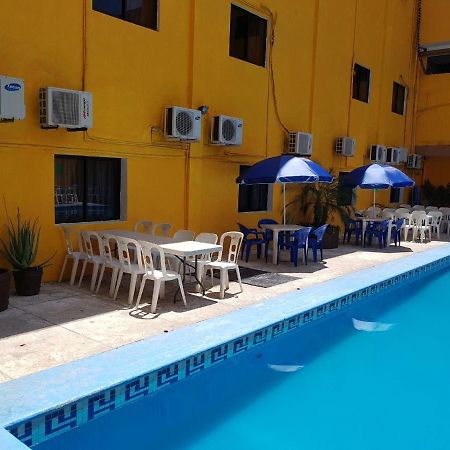 Hotel Arcos Del Parque Acayucan Bagian luar foto