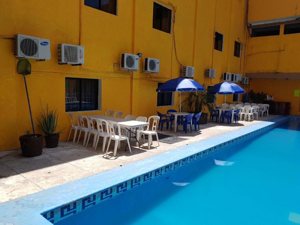 Hotel Arcos Del Parque Acayucan Bagian luar foto
