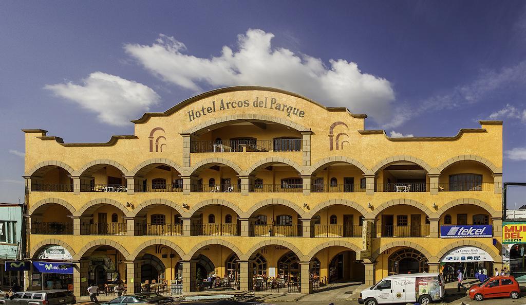 Hotel Arcos Del Parque Acayucan Bagian luar foto