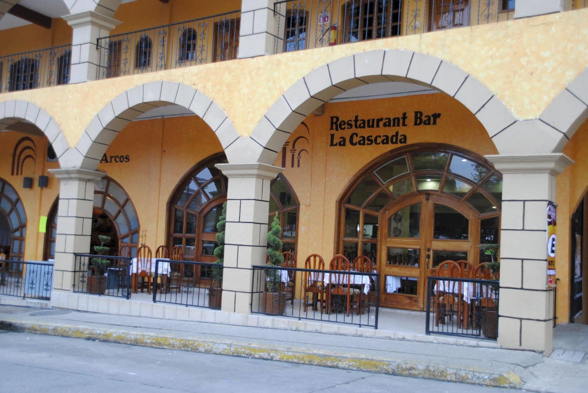 Hotel Arcos Del Parque Acayucan Bagian luar foto