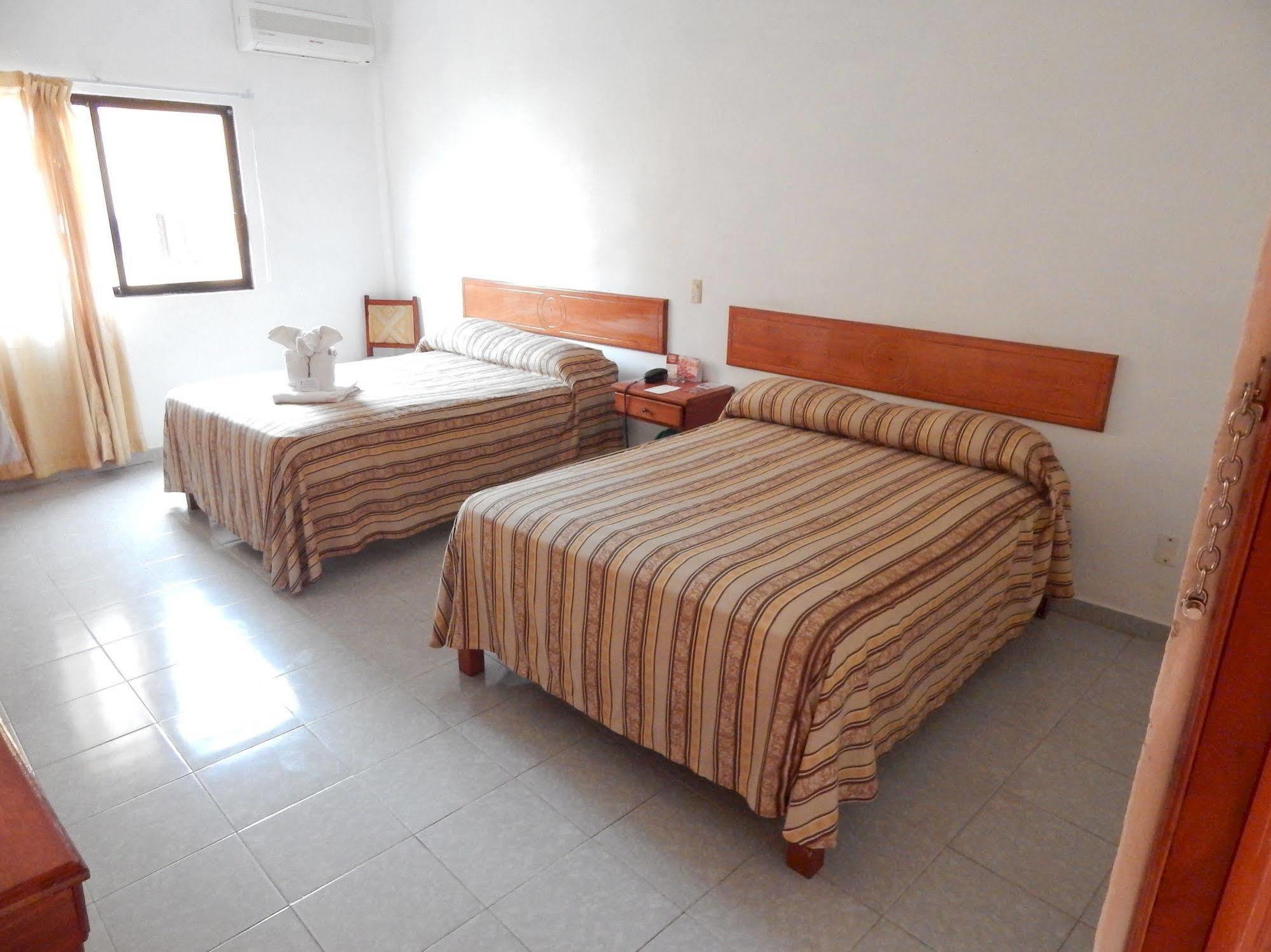 Hotel Arcos Del Parque Acayucan Bagian luar foto