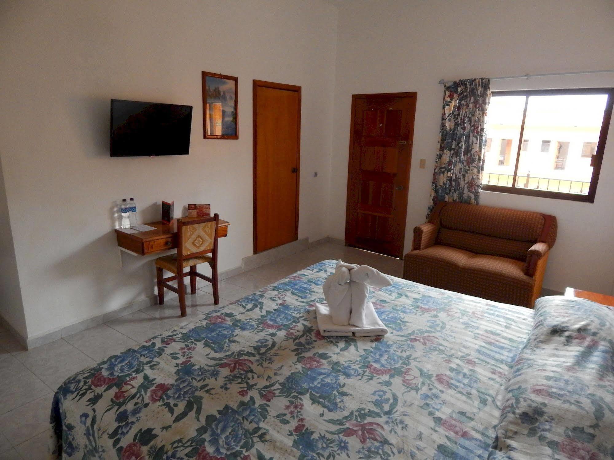 Hotel Arcos Del Parque Acayucan Bagian luar foto