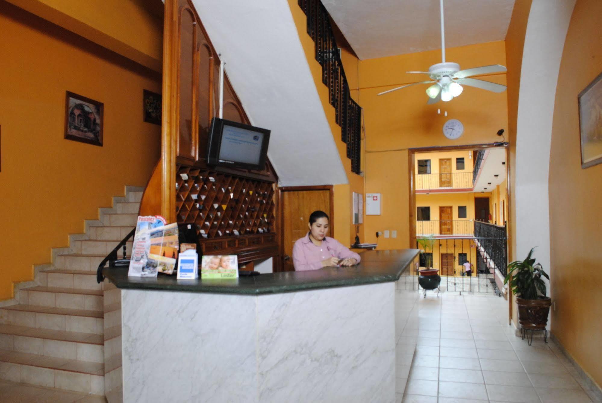 Hotel Arcos Del Parque Acayucan Bagian luar foto