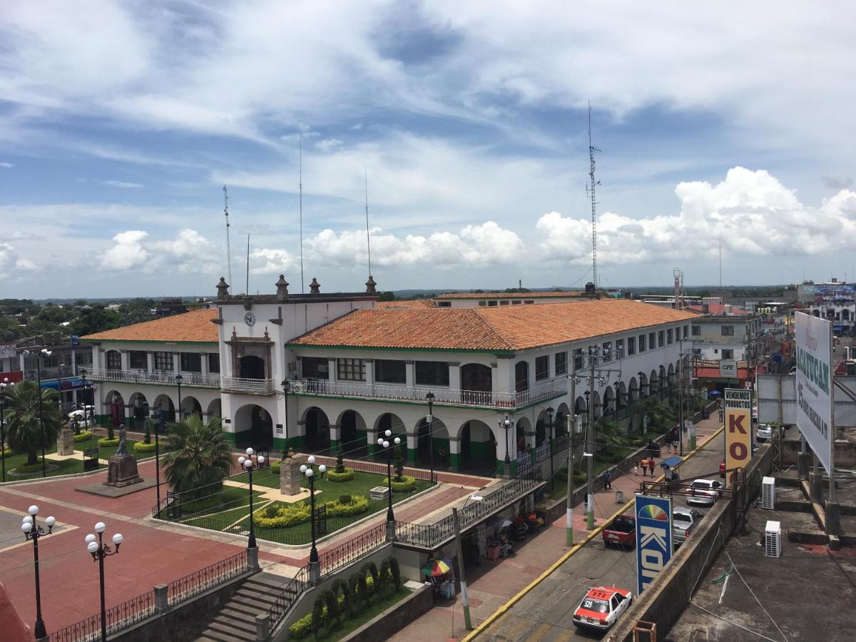 Hotel Arcos Del Parque Acayucan Bagian luar foto