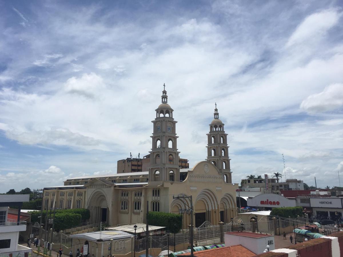 Hotel Arcos Del Parque Acayucan Bagian luar foto