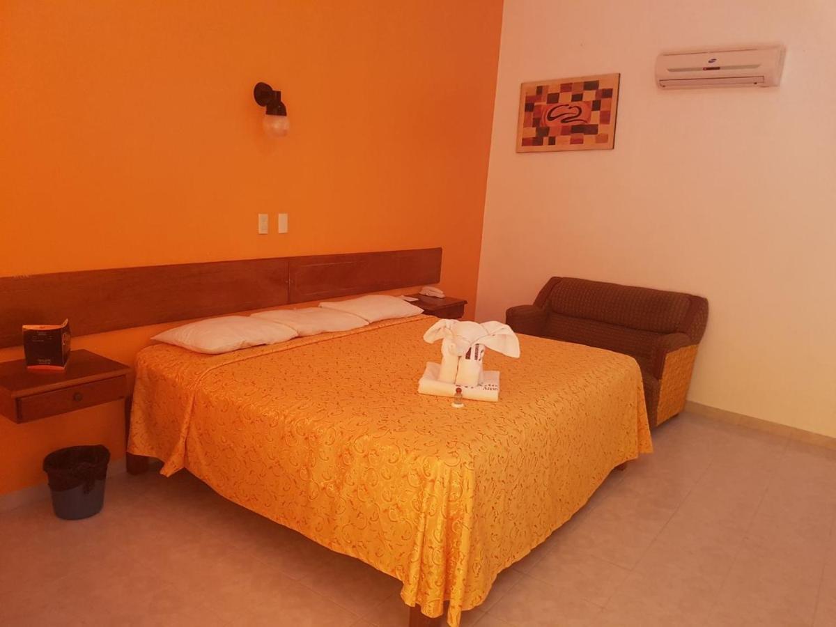 Hotel Arcos Del Parque Acayucan Bagian luar foto