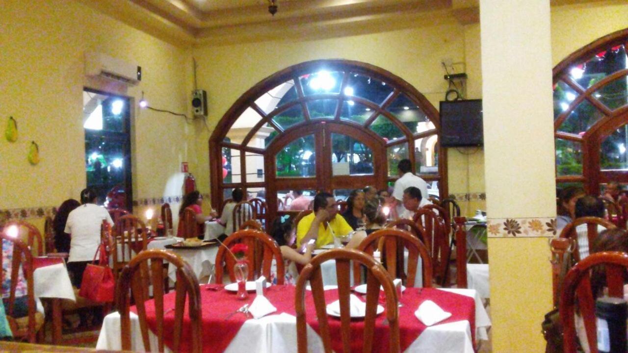 Hotel Arcos Del Parque Acayucan Bagian luar foto
